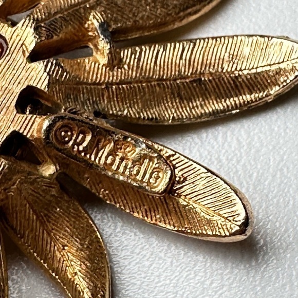 VTG Crown Robert Mandle Brooch Pin Flower Faux Pearl Brushed Gold Tone 0655 P - Picture 10 of 11